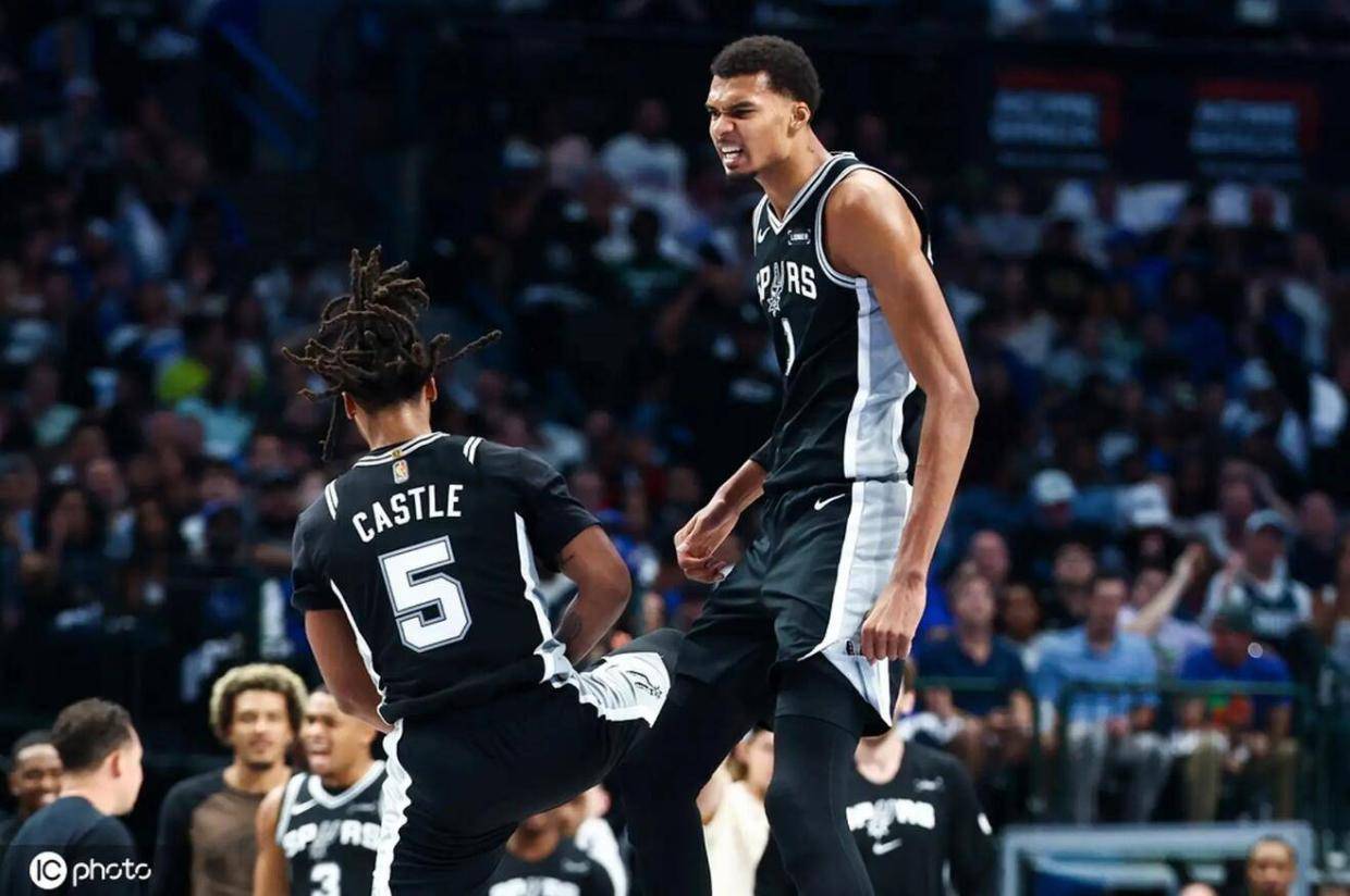 新赛季NBA首秀红黑榜：文班脱胎换骨 大帝烂到家了？